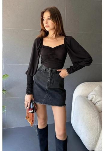 Kalp Yaka Önü Ve Manşeti Drapeli Bluz