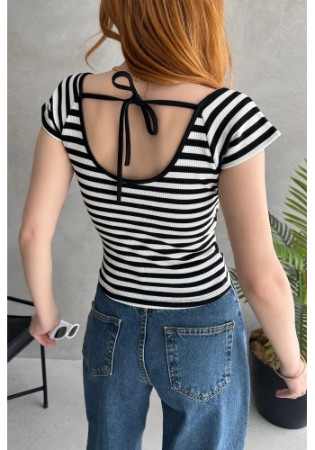 Kalp Yaka Sırtı Bağcık Detaylı Crop Bluz