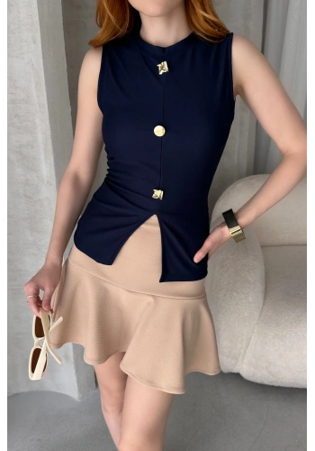 Kolsuz Metal Aksesuarlı Yırtmaç Detaylı Merserize Bluz