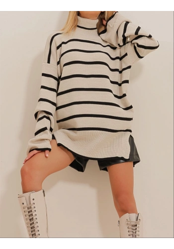Pullaps Çizgili Boğazlı Yanı Yırtmaçlı Oversize Kazak Bej