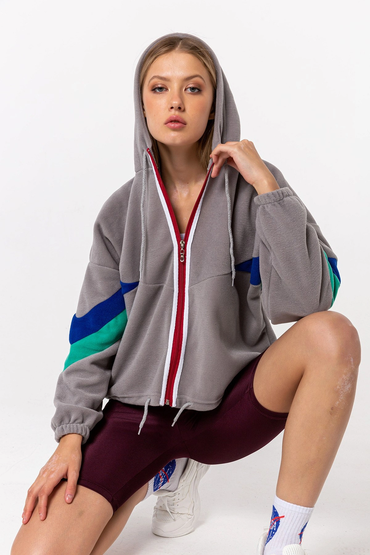 Kadın Gri Fermuarlı Kapüşonlu Polar Sweatshirt