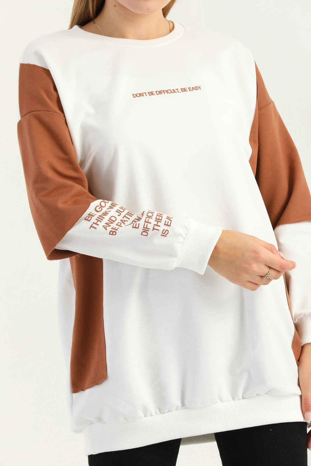 Kadın Siyah Bisiklet Yaka Çift Kol Efektli Baskılı Oversize Sweatshirt