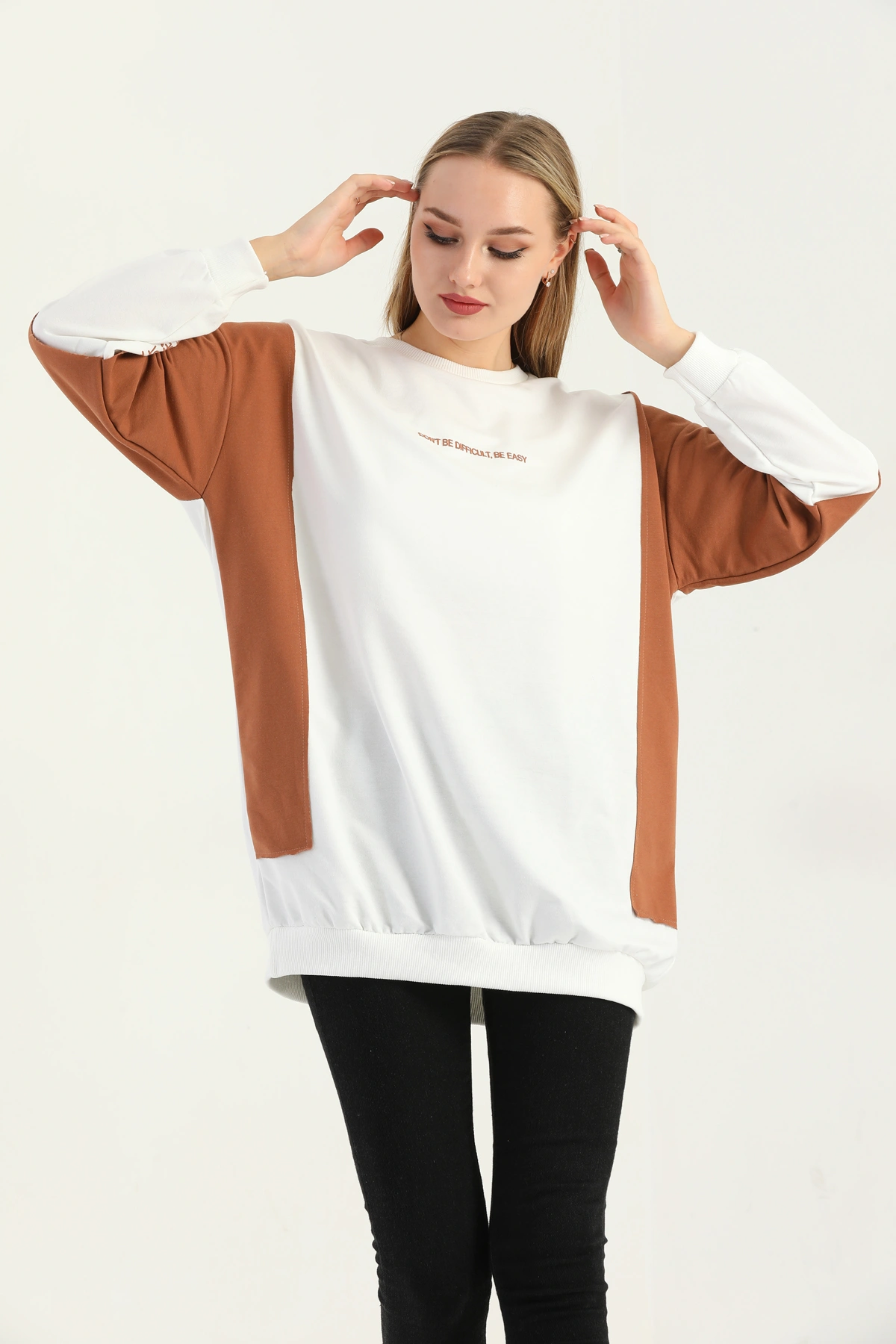 Kadın Siyah Bisiklet Yaka Çift Kol Efektli Baskılı Oversize Sweatshirt