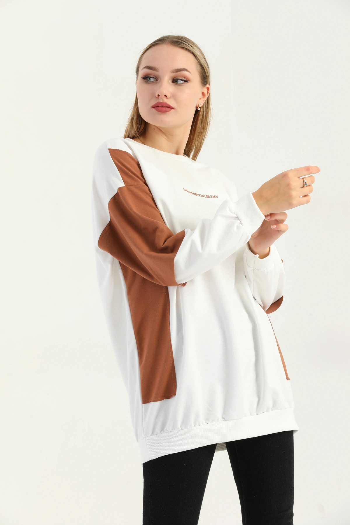 Kadın Siyah Bisiklet Yaka Çift Kol Efektli Baskılı Oversize Sweatshirt