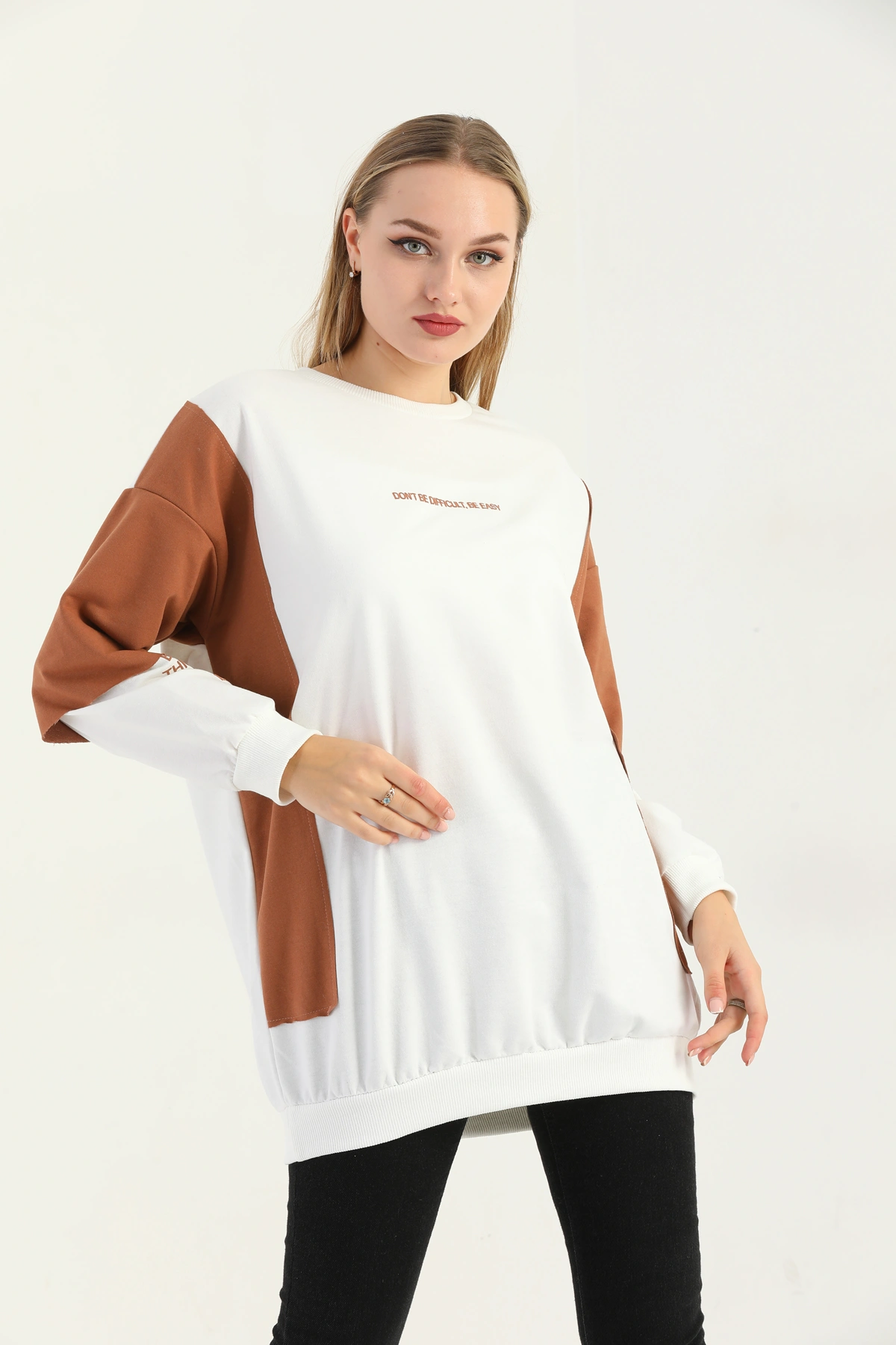 Kadın Siyah Bisiklet Yaka Çift Kol Efektli Baskılı Oversize Sweatshirt