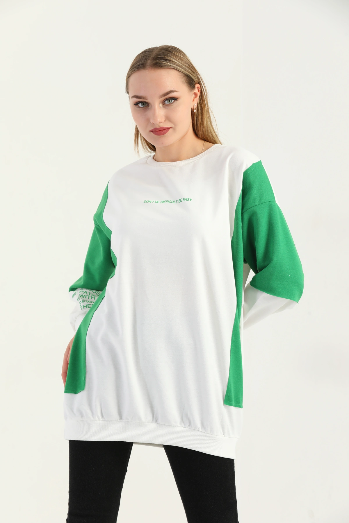 Kadın Siyah Bisiklet Yaka Çift Kol Efektli Baskılı Oversize Sweatshirt