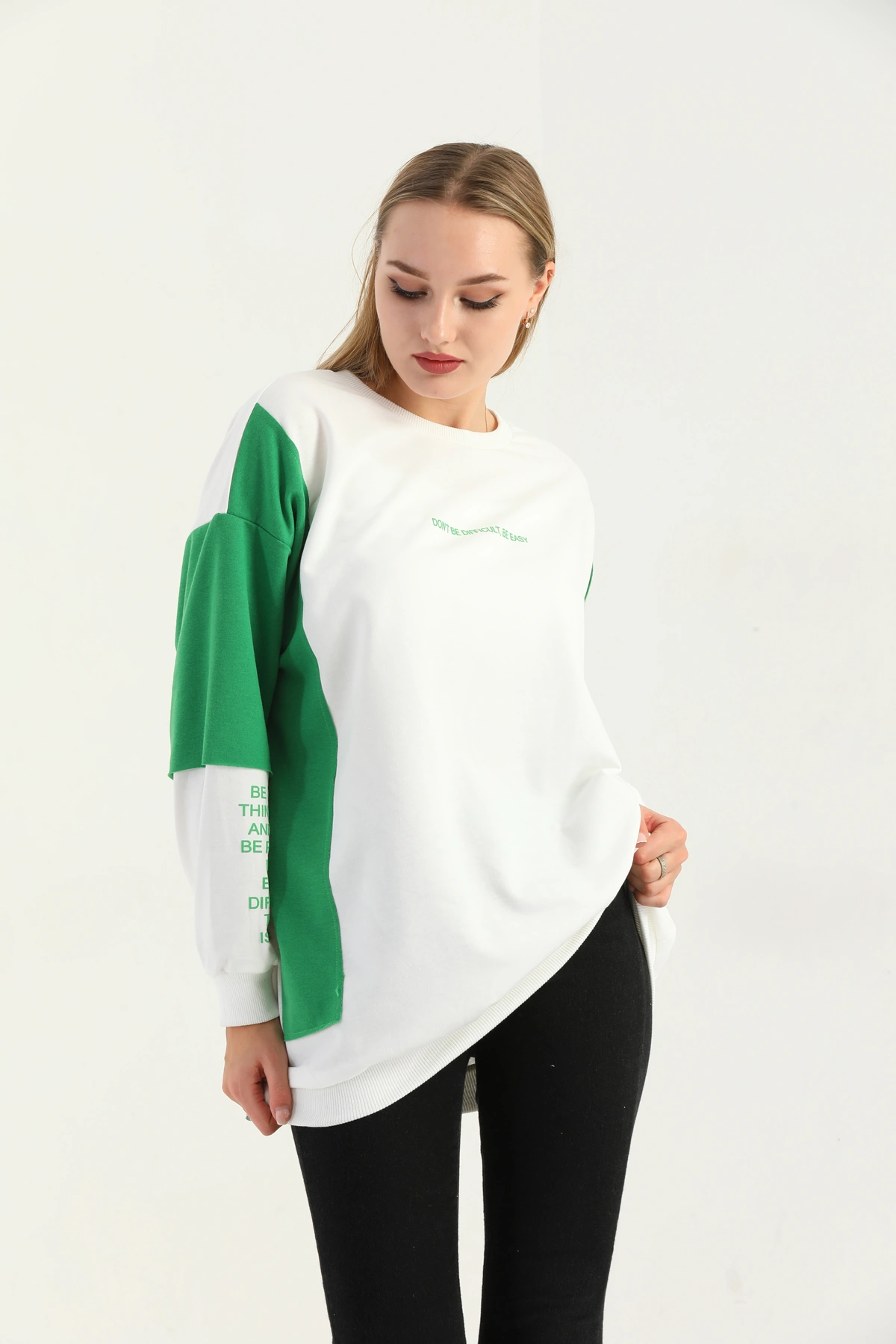 Kadın Siyah Bisiklet Yaka Çift Kol Efektli Baskılı Oversize Sweatshirt