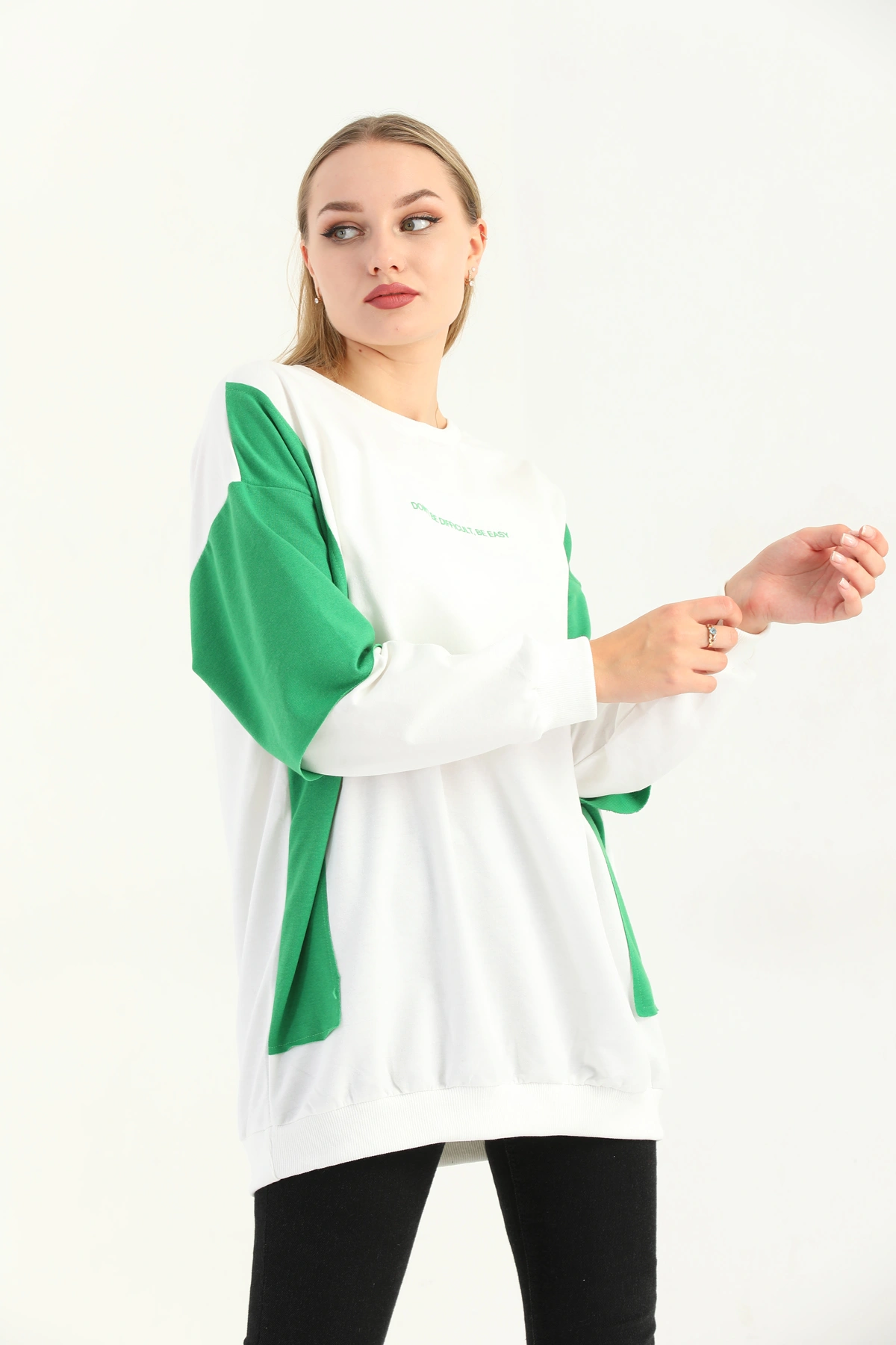 Kadın Siyah Bisiklet Yaka Çift Kol Efektli Baskılı Oversize Sweatshirt