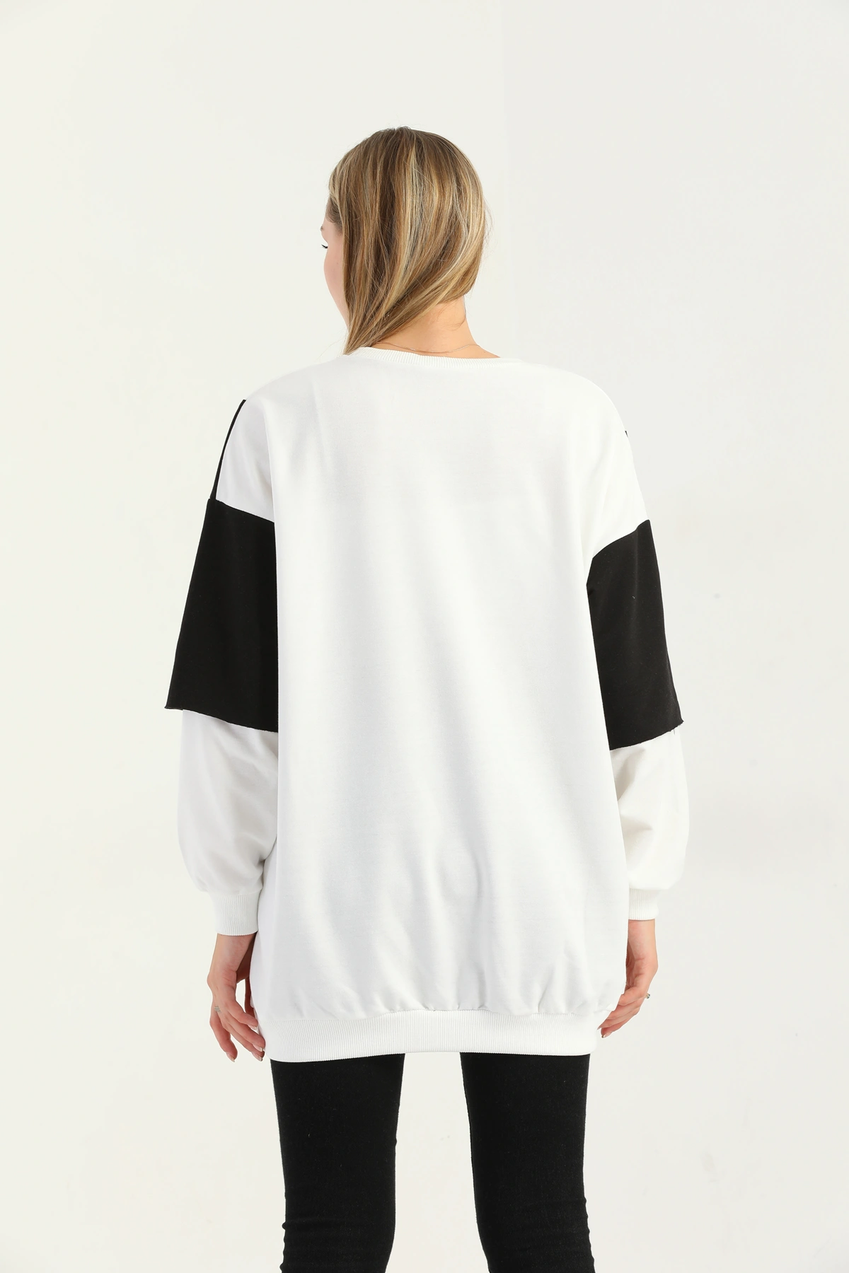 Kadın Siyah Bisiklet Yaka Çift Kol Efektli Baskılı Oversize Sweatshirt