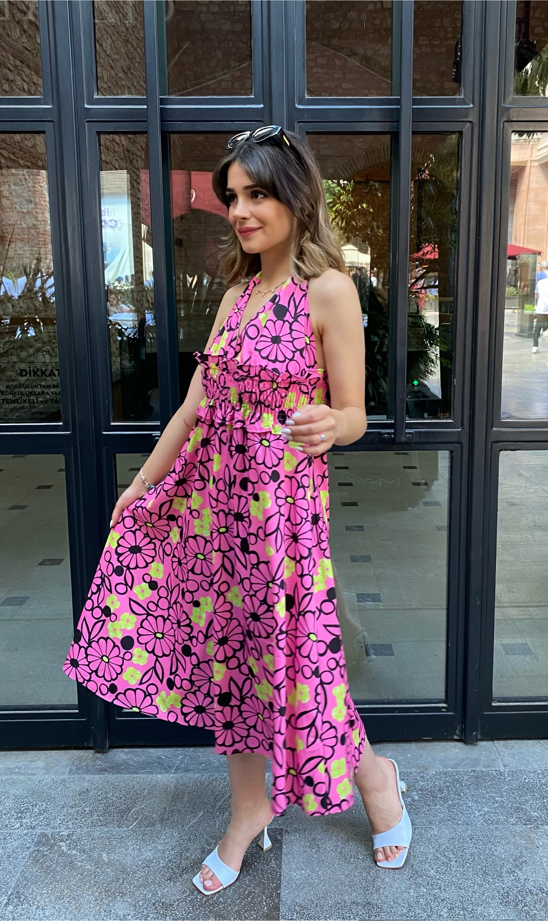 Boyundan Bağlamalı Gipeli Elbise