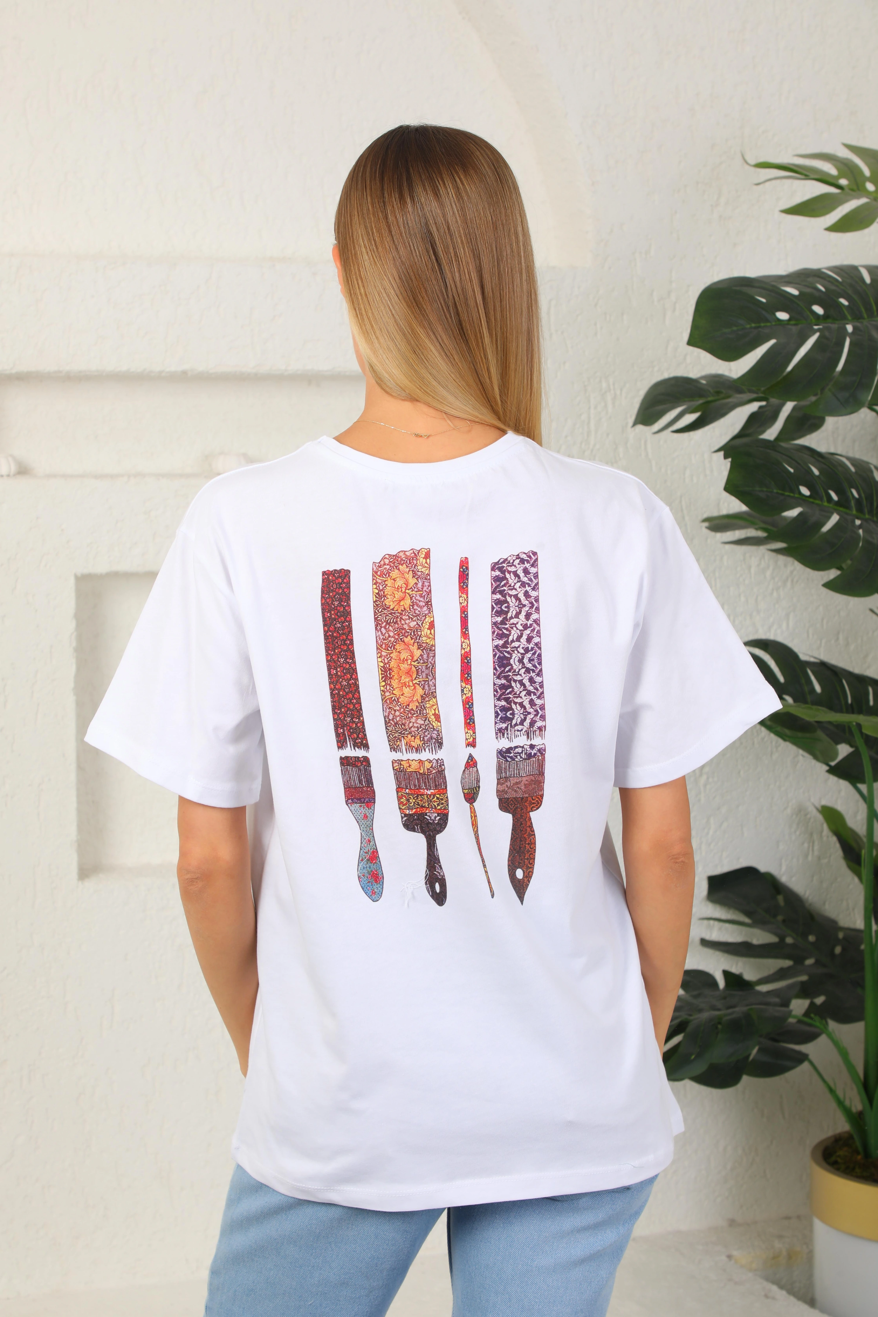 Arkası Baskılı Beyaz Tişört