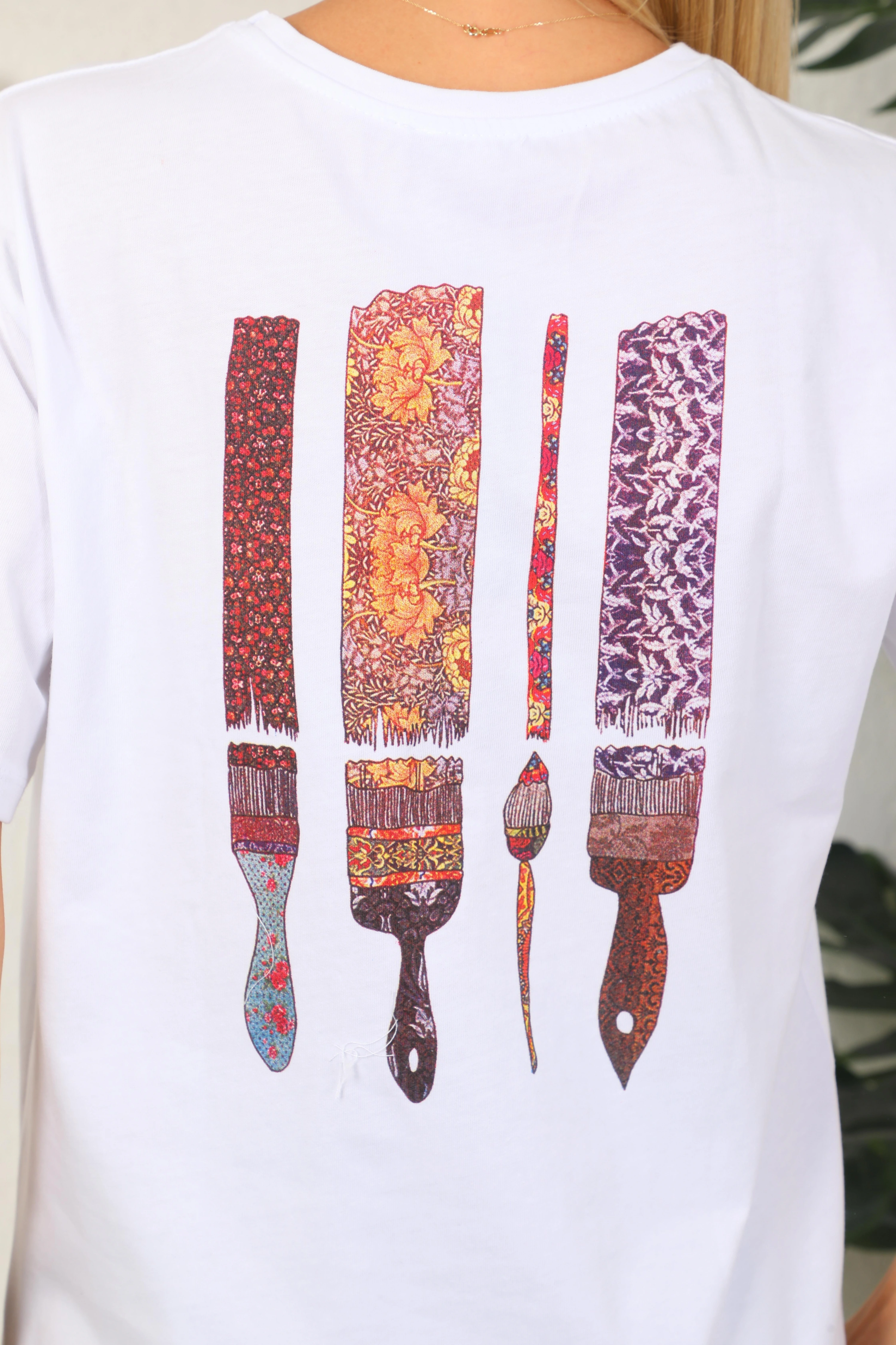 Arkası Baskılı Beyaz Tişört