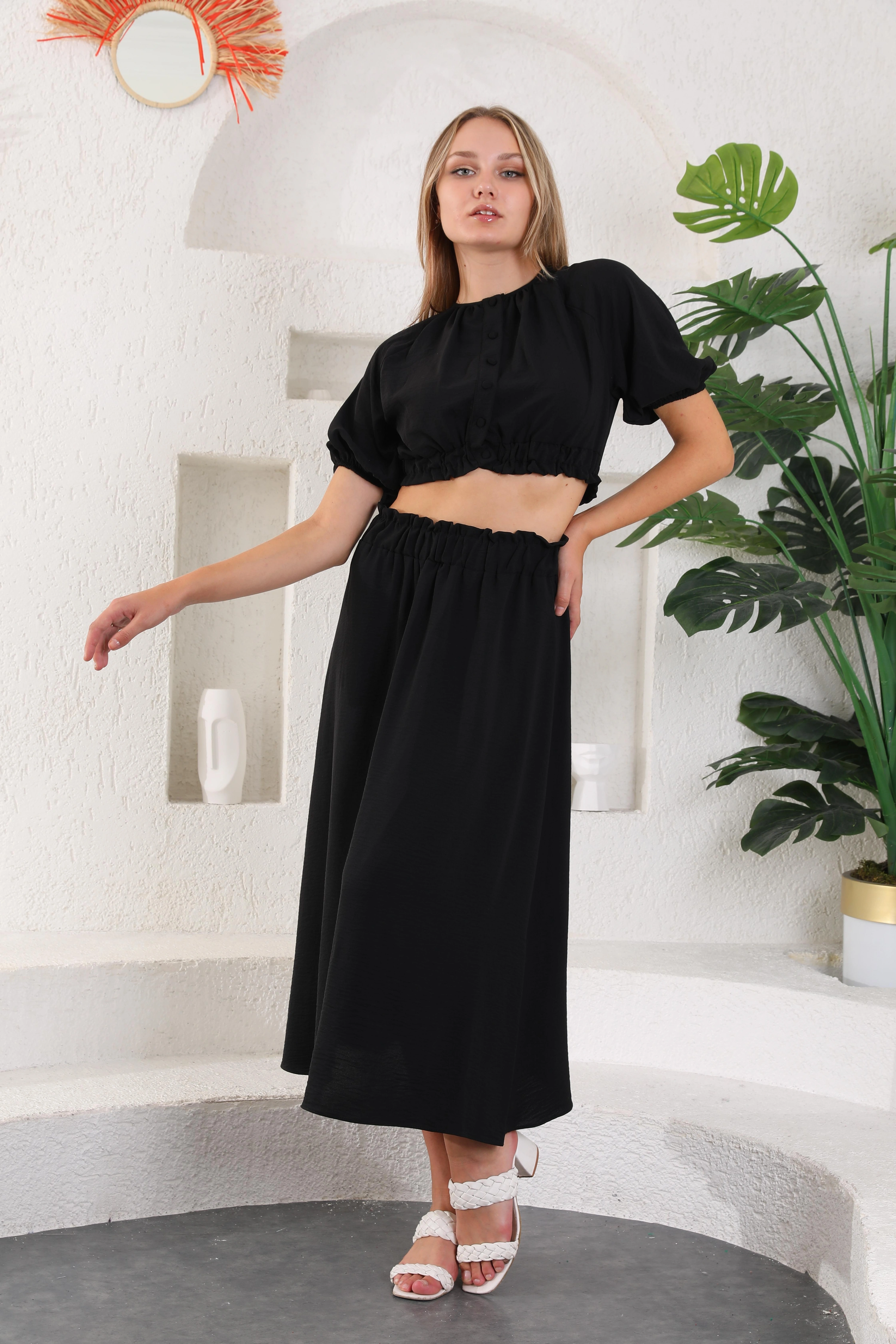 Arkası Düğmeli Beli Açık Lastikli Elbise