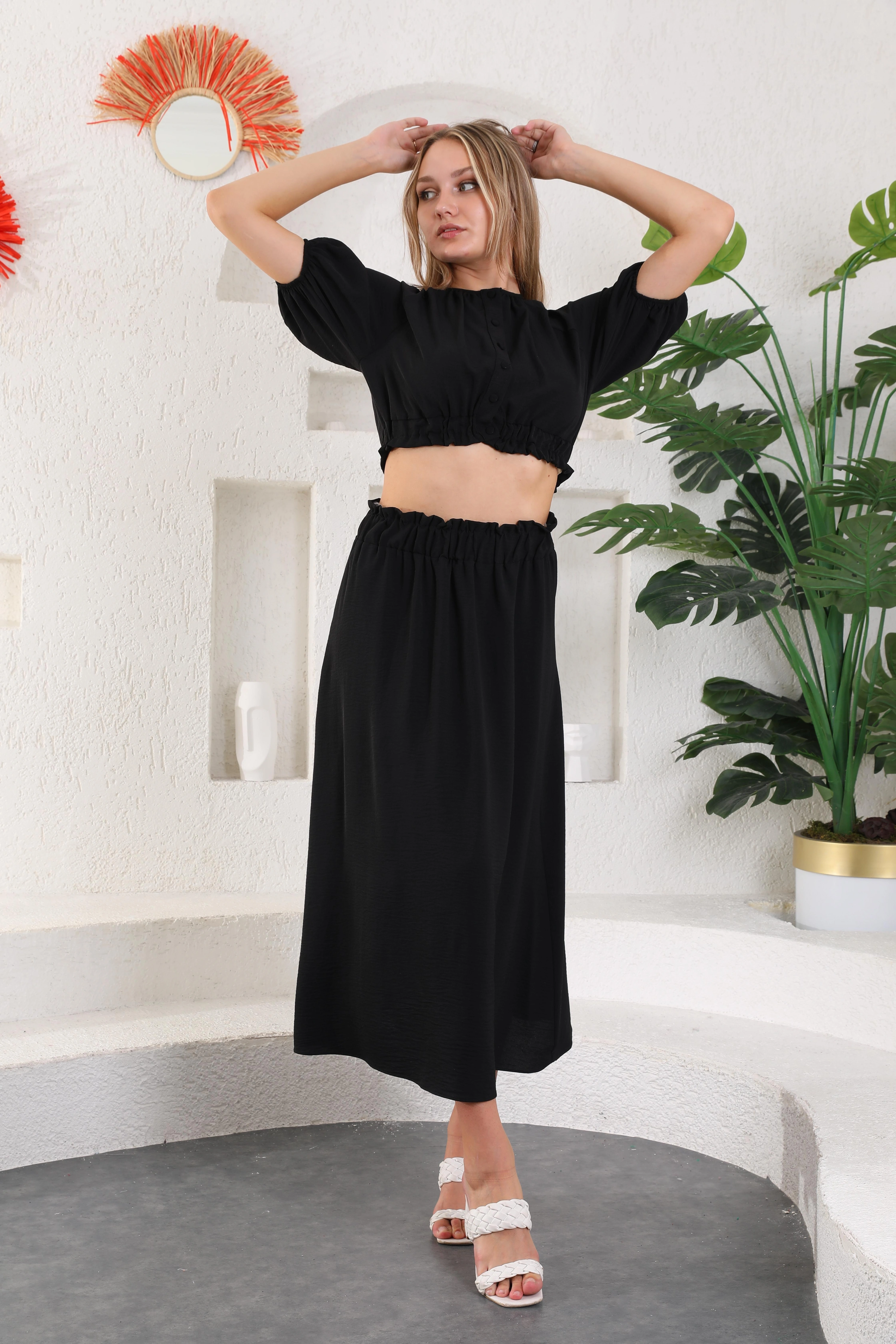 Arkası Düğmeli Beli Açık Lastikli Elbise