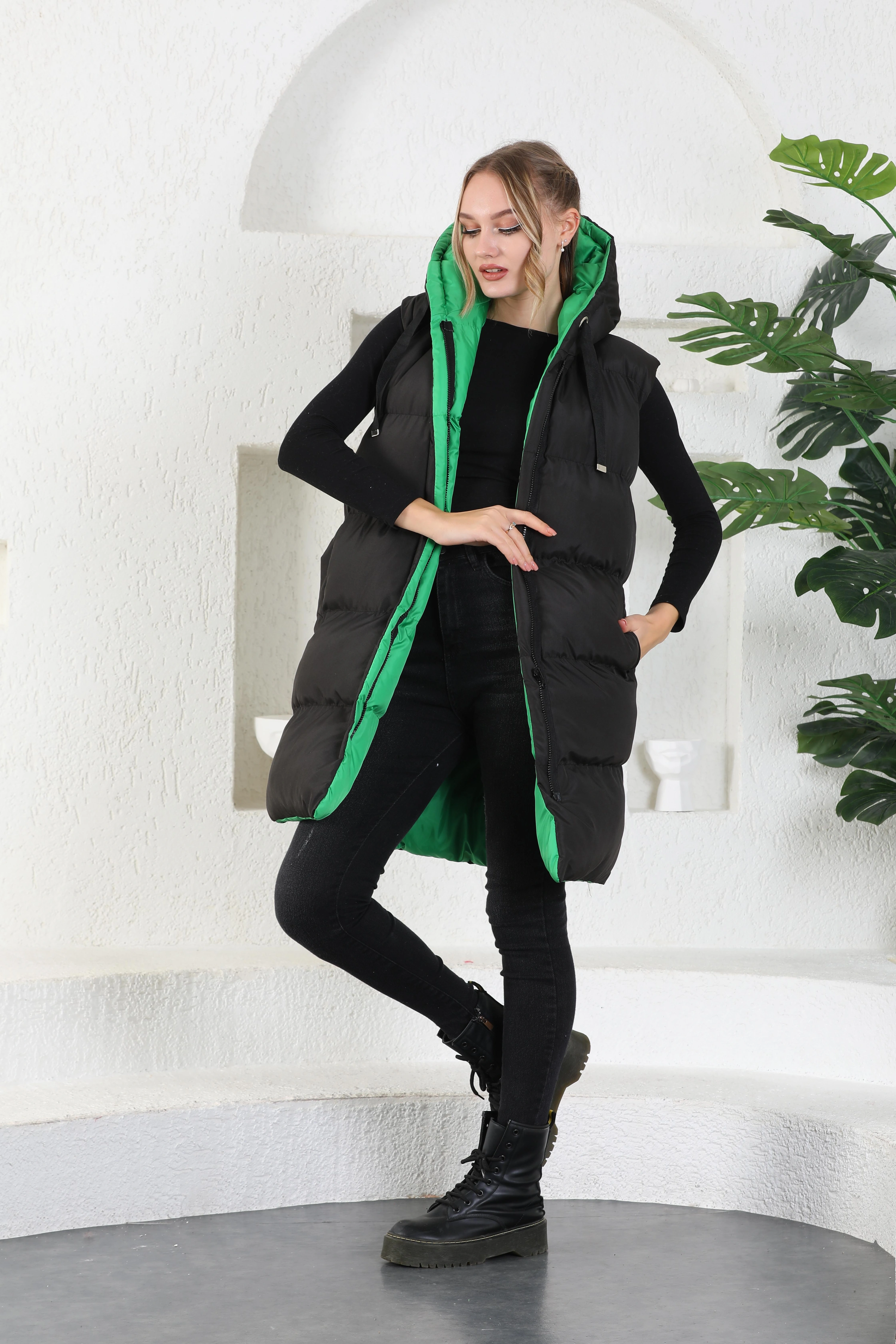 Pullaps Kadın Yeşil Siyah Kapüşonlu Çift Taraflı Uzun Şişme Yelek