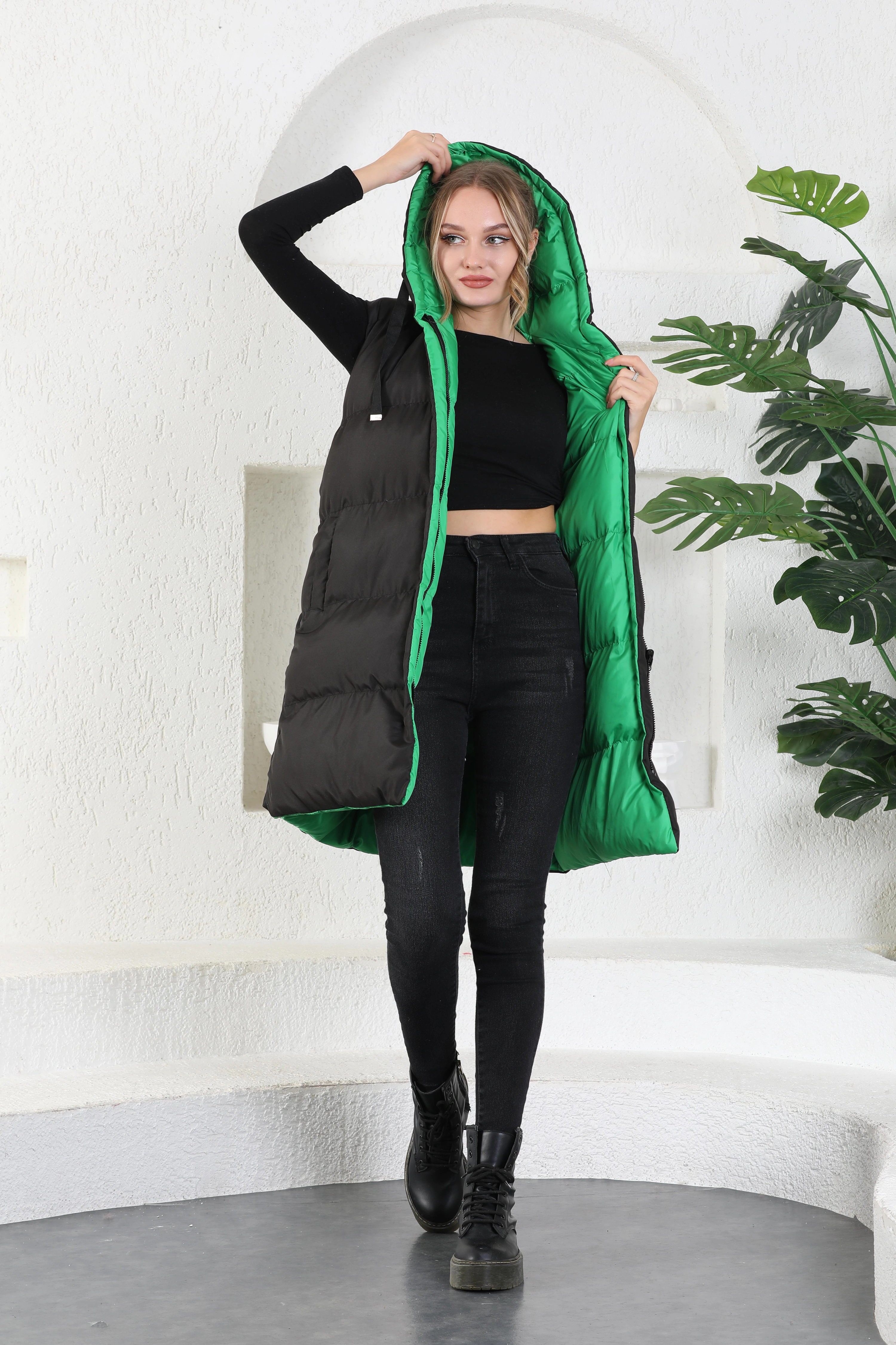 Pullaps Kadın Yeşil Siyah Kapüşonlu Çift Taraflı Uzun Şişme Yelek