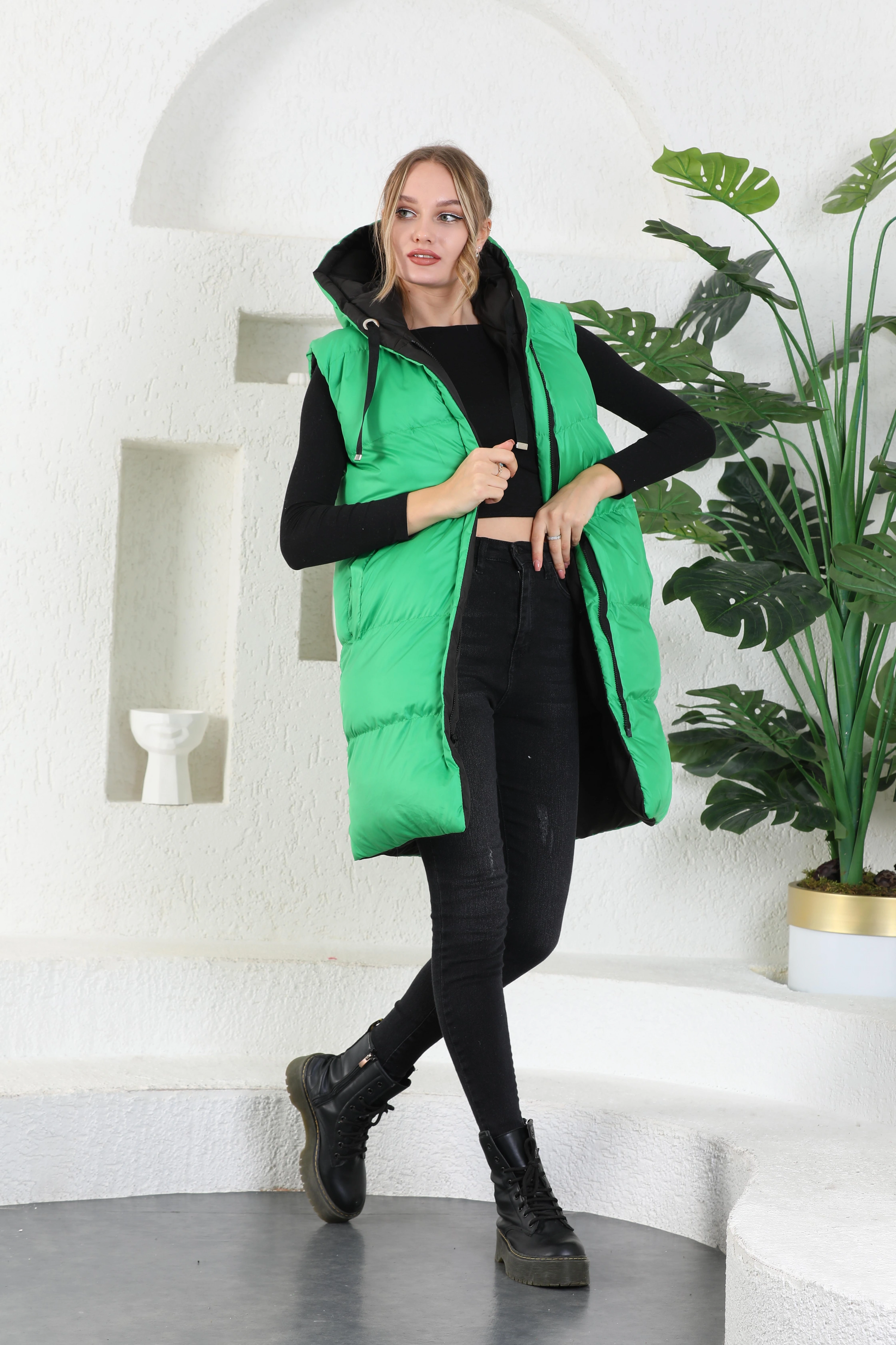 Pullaps Kadın Yeşil Siyah Kapüşonlu Çift Taraflı Uzun Şişme Yelek