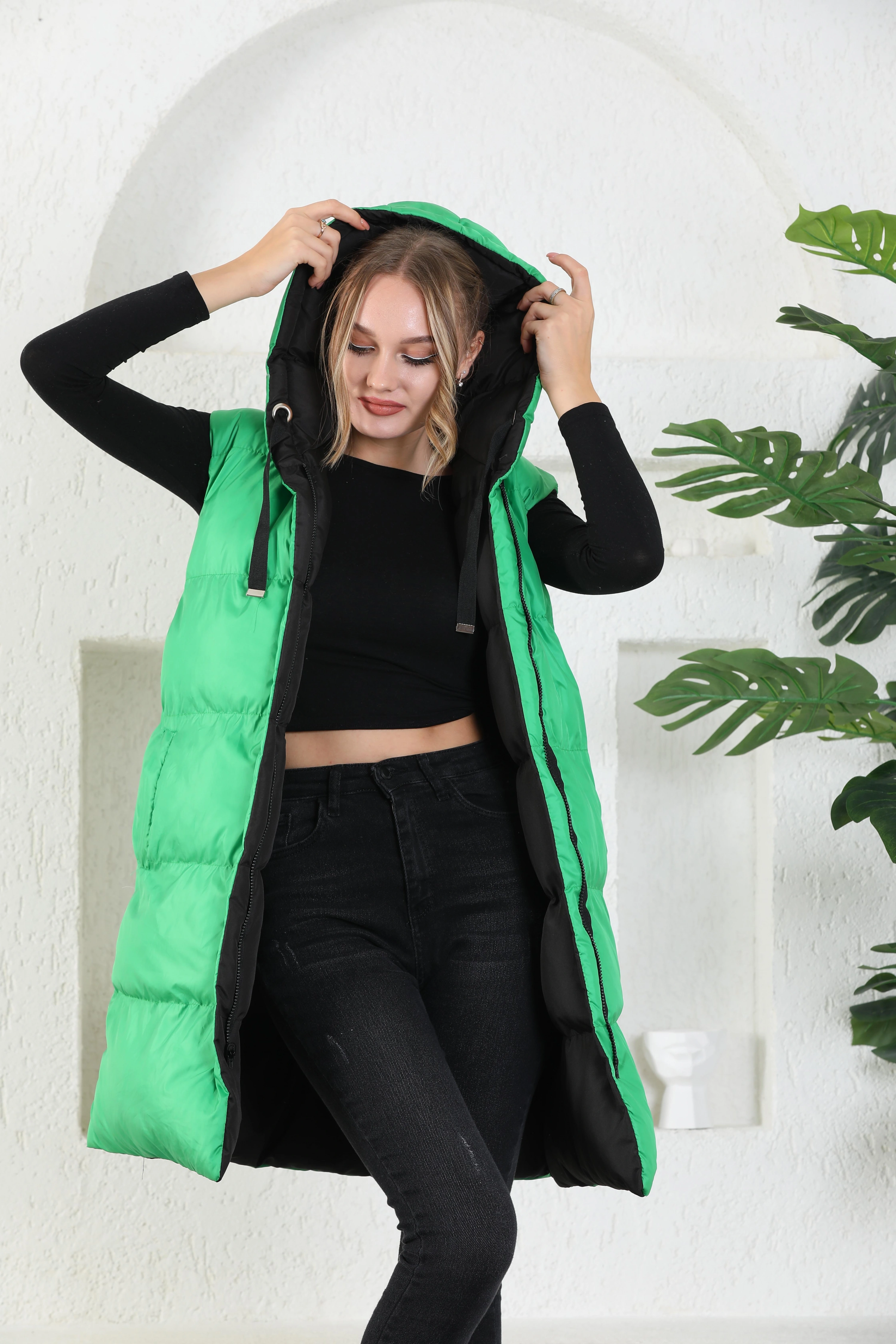 Pullaps Kadın Yeşil Siyah Kapüşonlu Çift Taraflı Uzun Şişme Yelek