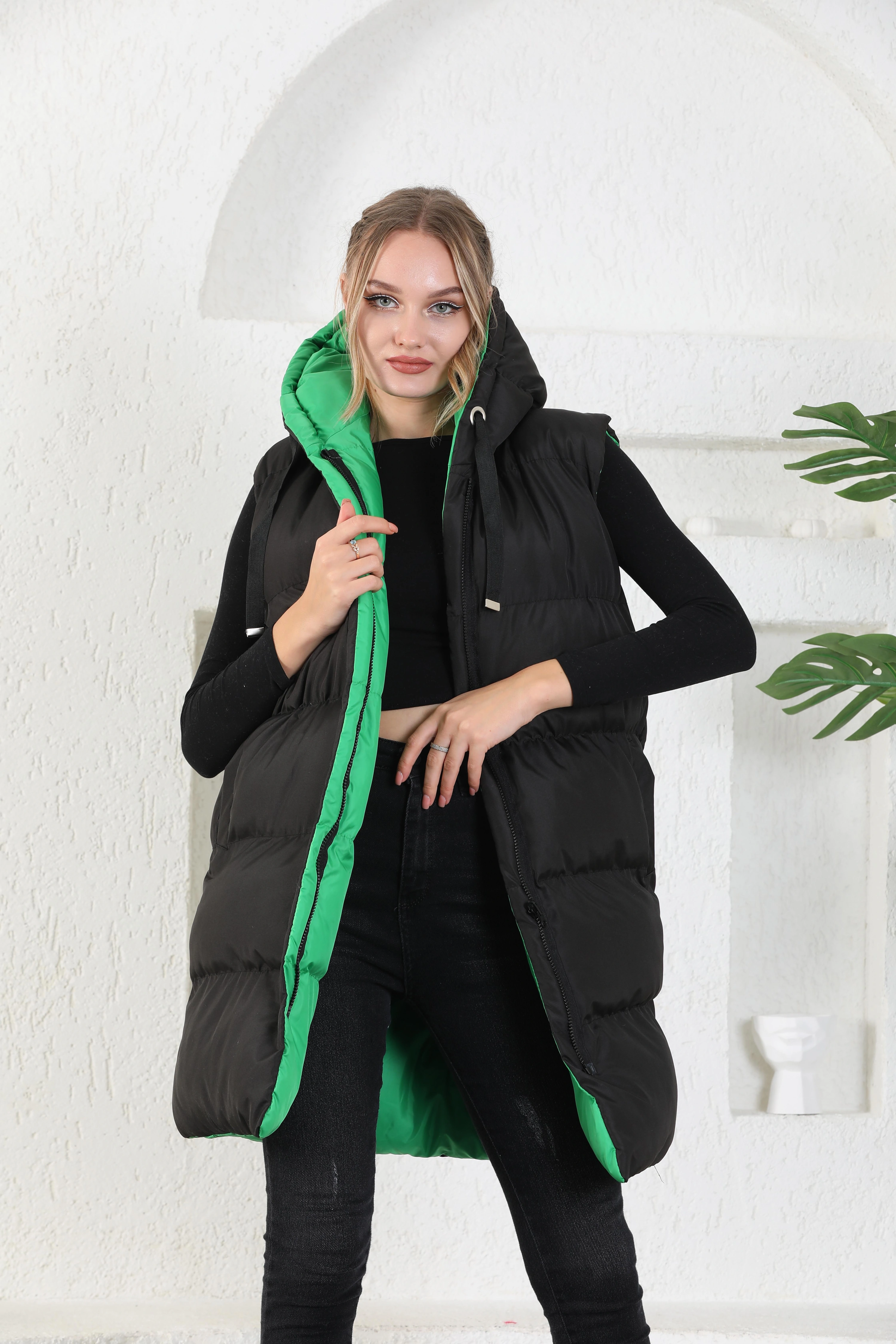 Pullaps Kadın Yeşil Siyah Kapüşonlu Çift Taraflı Uzun Şişme Yelek