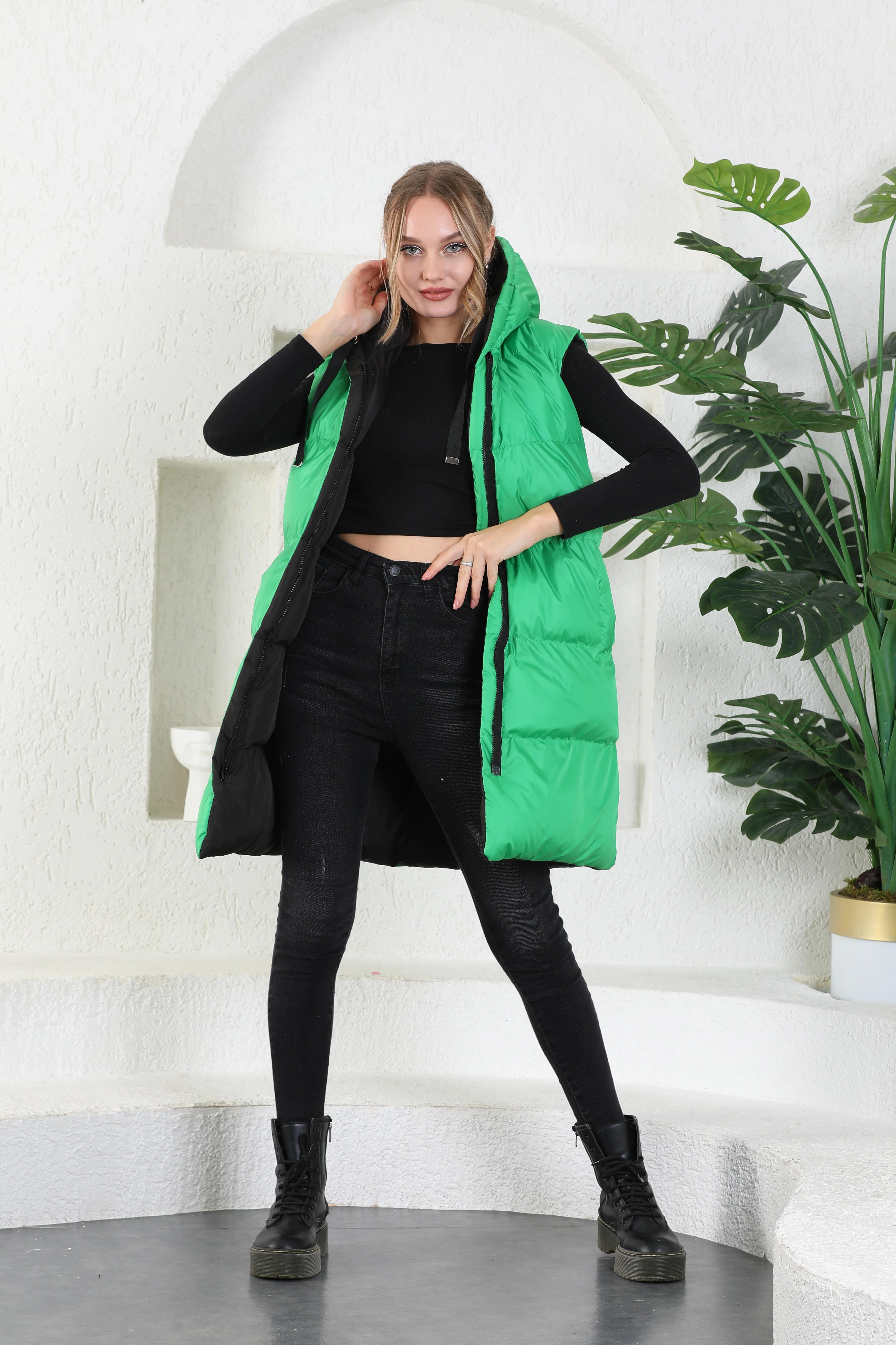 Pullaps Kadın Yeşil Siyah Kapüşonlu Çift Taraflı Uzun Şişme Yelek