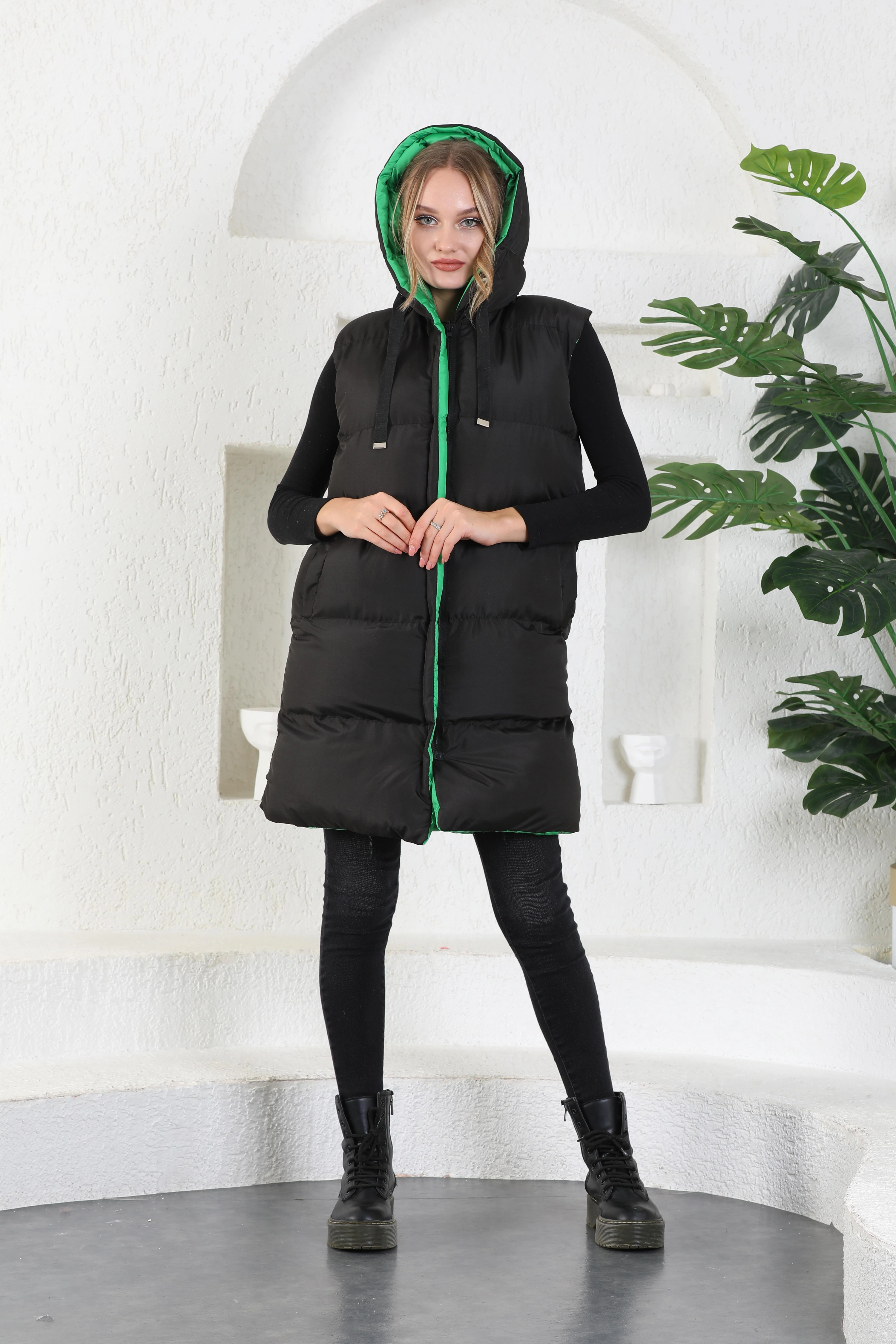 Pullaps Kadın Yeşil Siyah Kapüşonlu Çift Taraflı Uzun Şişme Yelek