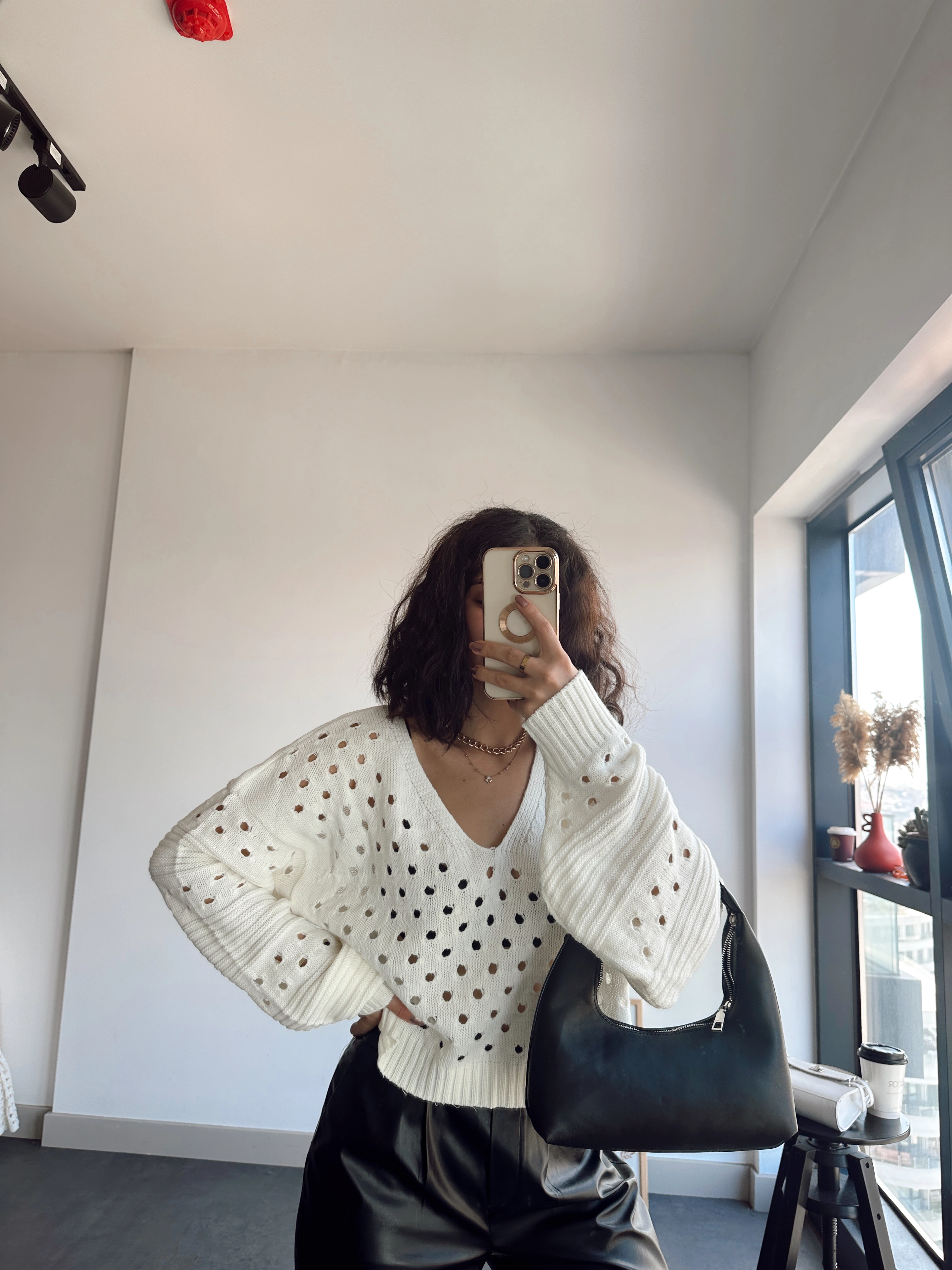 Pullaps V Yaka Delikli Triko Ekru