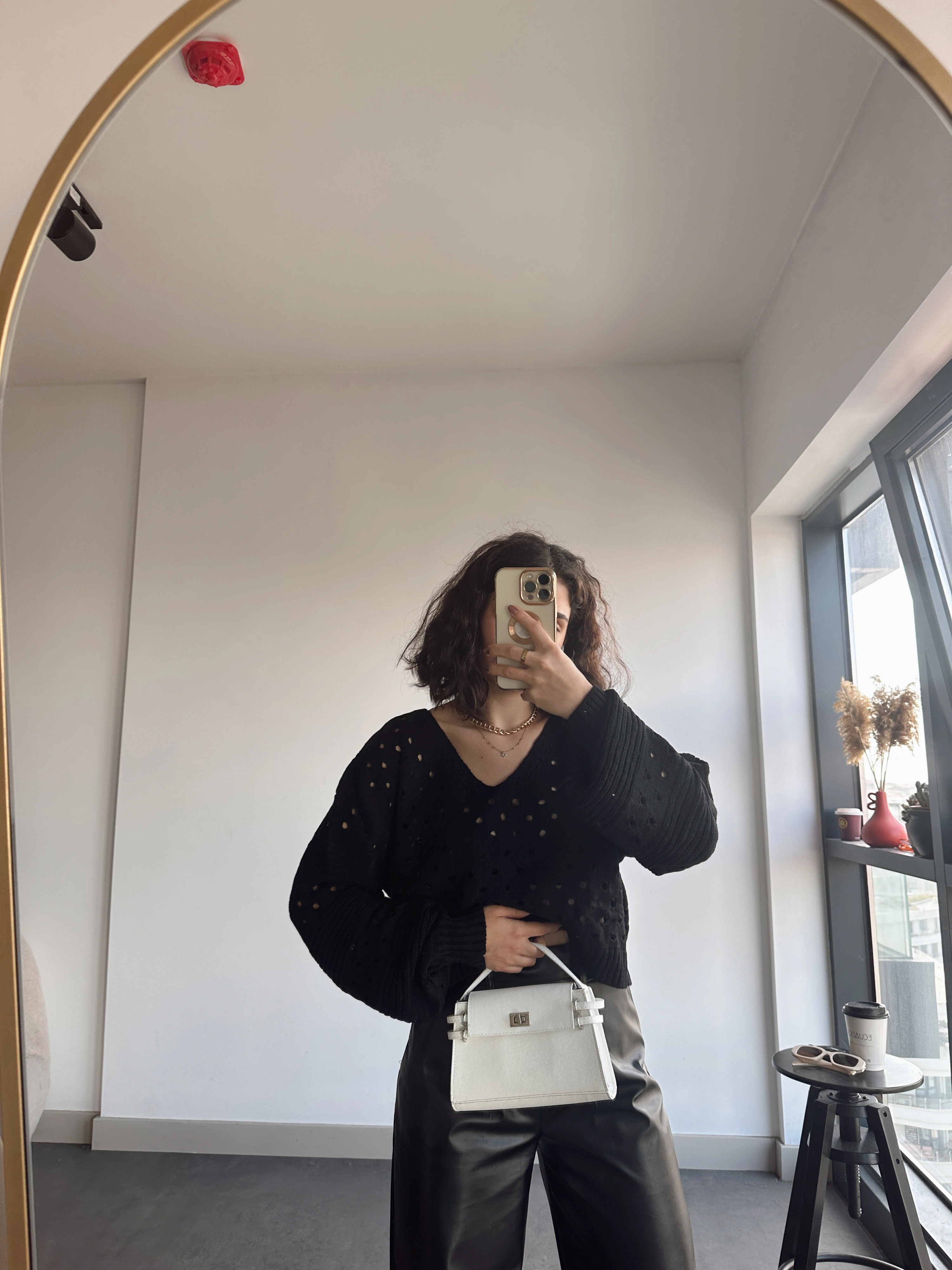 Pullaps V Yaka Delikli Triko Siyah