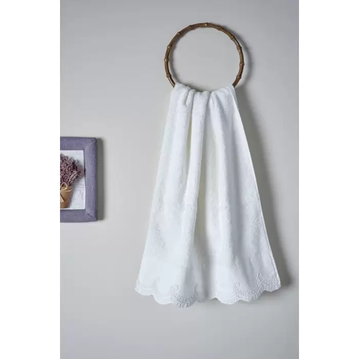 Nazik Home Ramos İşlemeli Banyo Havlusu (90 x 150 cm)