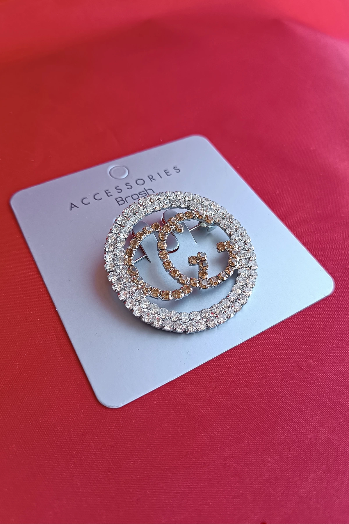 Kadın GG Guccico Gucci Marka Model Gümüş Kaplama Kristal Zirkon Taşlı Ortası Gold Taşlı Yaka İğnesi Broş
