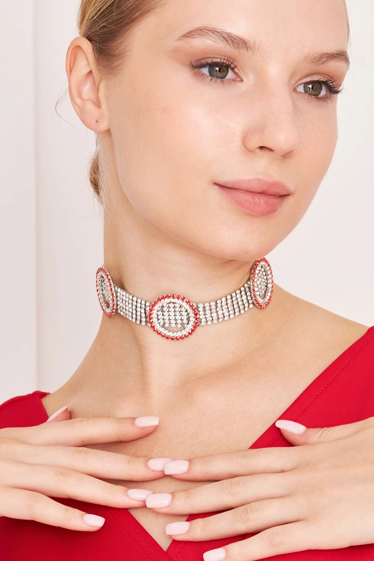 Kadın Opalo Model Kırmızı Beyaz Geniş Zirkon Taşlı Gümüş Kaplama Gerdanlık Tasma Choker Kombin Kolye