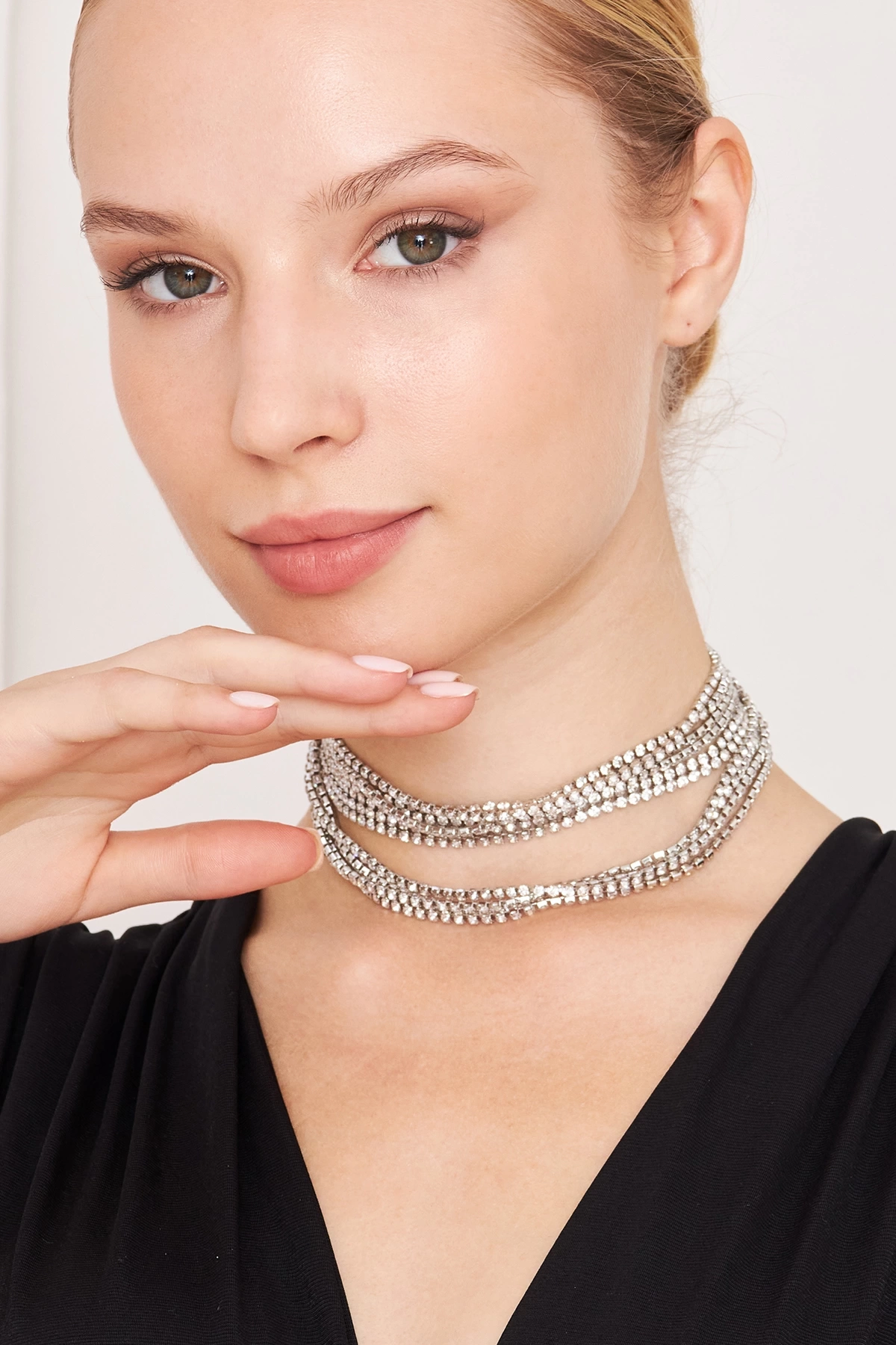 Kadın Salaş Gargantilla Model Kristal Zirkon Taşlı Gümüş Kaplama Parıltılı Gerdanlık Tasma Choker