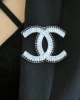 Kadın CC Harf CC Marka Model Siyah & Beyaz Kristal Zirkon Taşlı Gümüş Kaplama Yaka İğnesi Broş