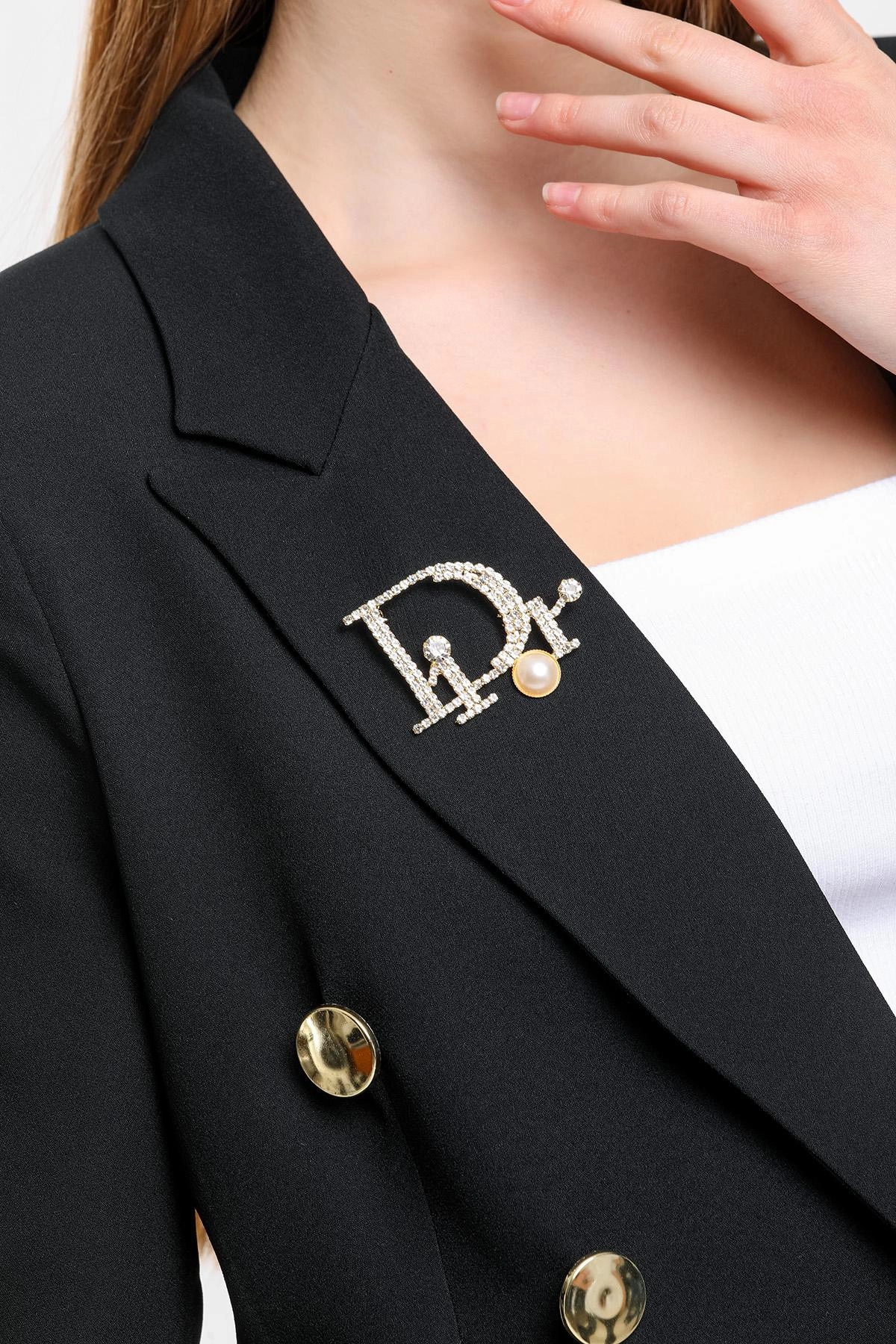 Kadın CD Marka Model Harf İncili Kristal Zirkon Taşlı Gümüş Kaplama Elbise Kombin Yaka İğnesi Broş