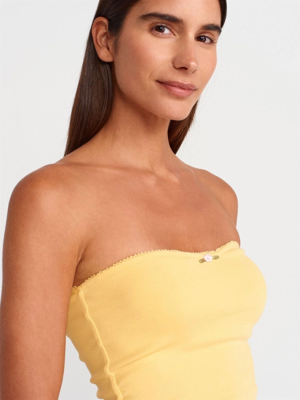 Gül Detaylı Straplez Top