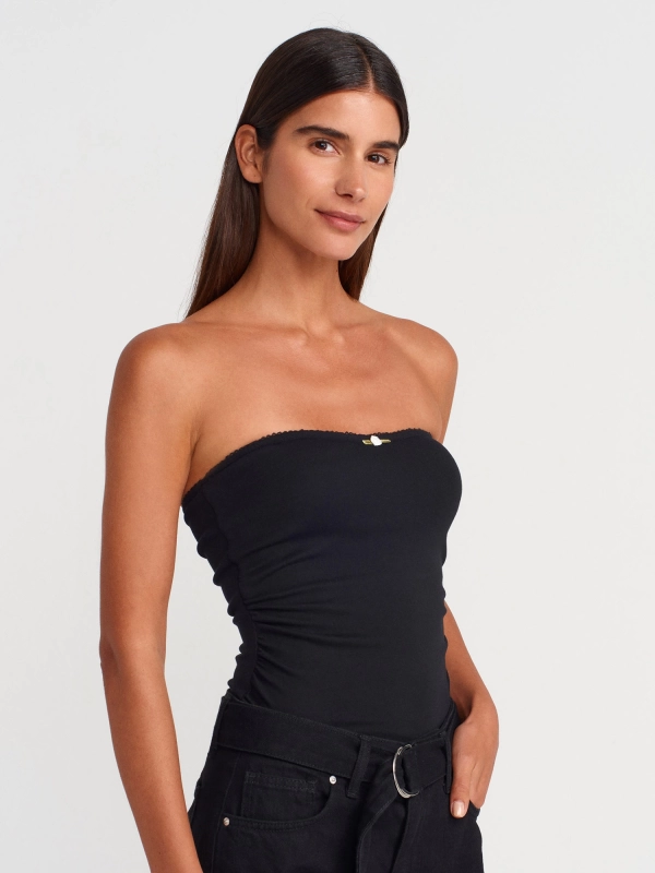 Gül Detaylı Straplez Top