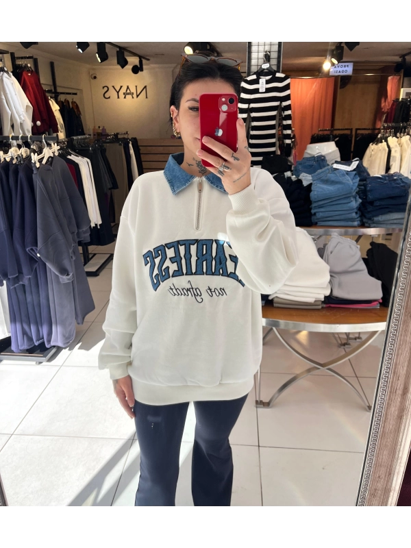 Kot Yaka Nakışlı Sweatshirt