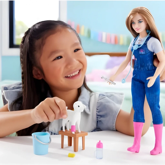 Barbie 65.Yıl Deluxe Kariyer Bebekleri - Çiflik Veteriner Seti HRG42 - Barbie Oyuncak Barbie Bebek Barbi Meslek