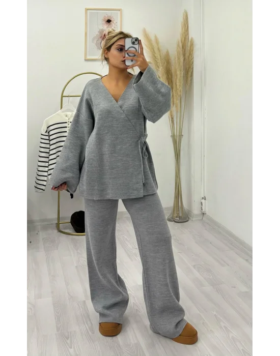 V Yaka Kuşaklı Örme Triko Takım