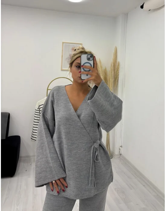 V Yaka Kuşaklı Örme Triko Takım