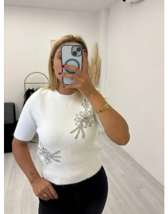 Nakış Detaylı Kısa Kollu Tüylü Triko