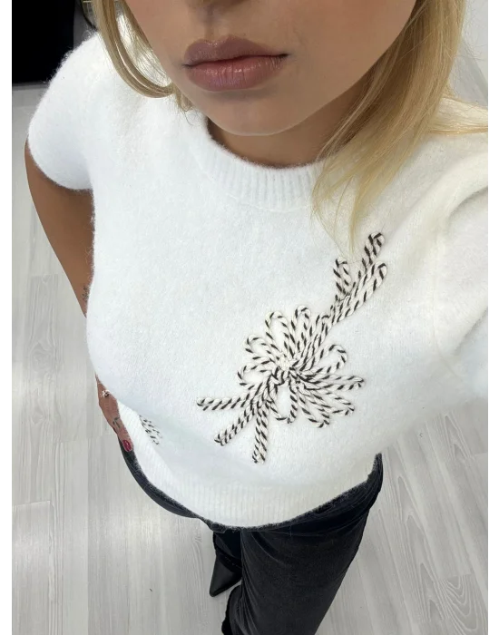 Nakış Detaylı Kısa Kollu Tüylü Triko