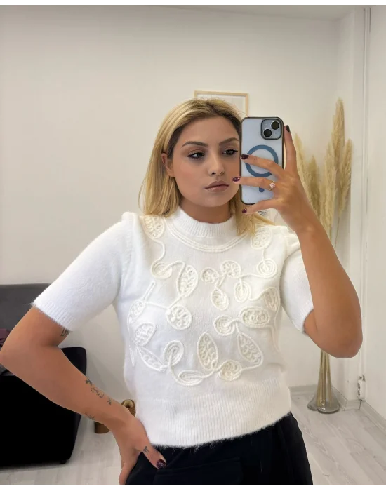 Kısa Kollu Kabartmalı Desenli Beyaz Triko