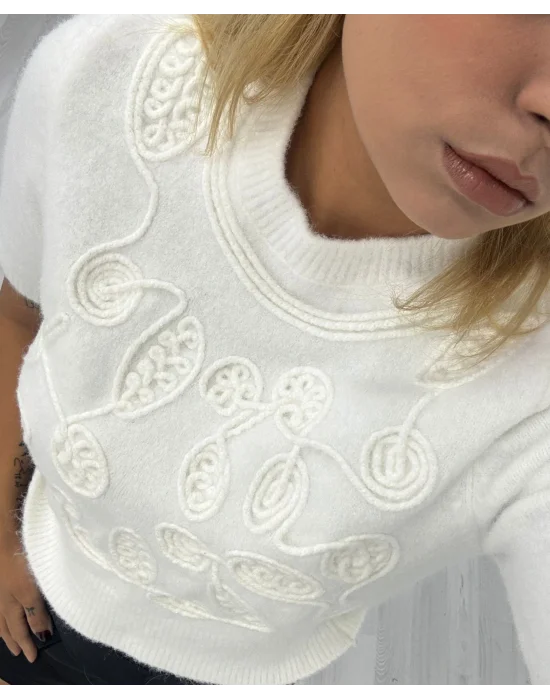 Kısa Kollu Kabartmalı Desenli Beyaz Triko