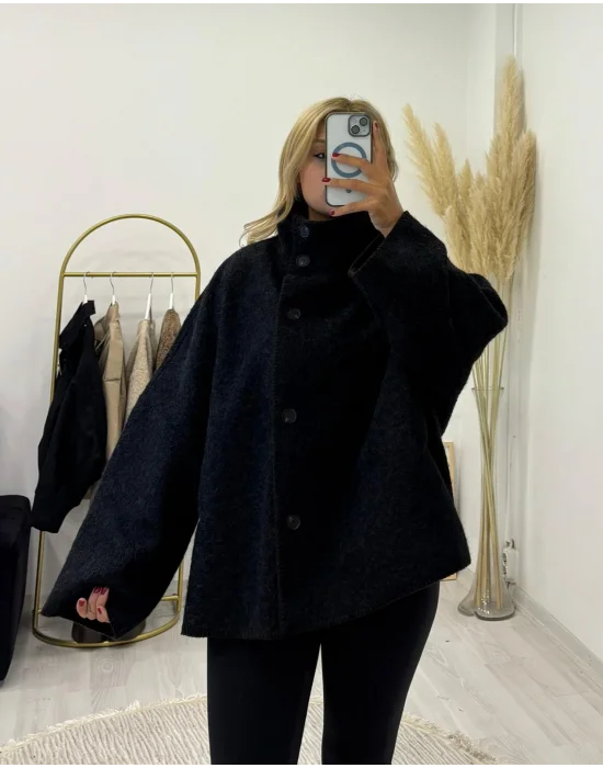 Dik Yaka Düğmeli Oversize Kısa Panço Ceket