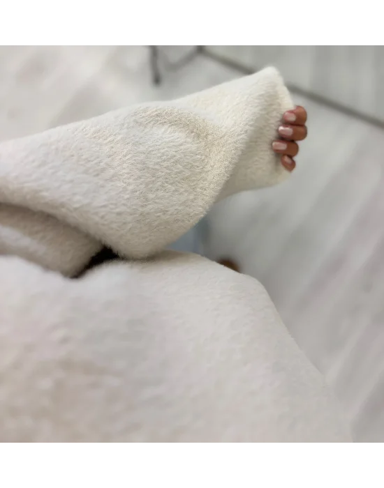 Krem Tüylü Oversize Triko Kazak