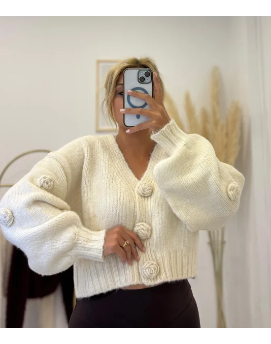 Büyük Ponponlu Ekru Crop Hırka – V Yaka Örgü Kazak