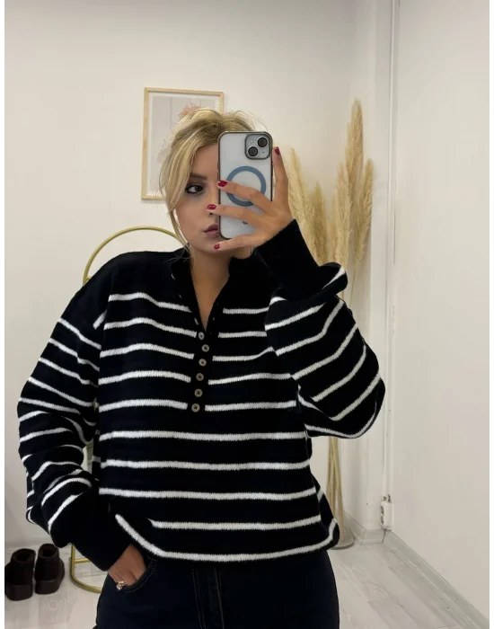 Düğmeli Yaka Çizgili Oversize Kazak