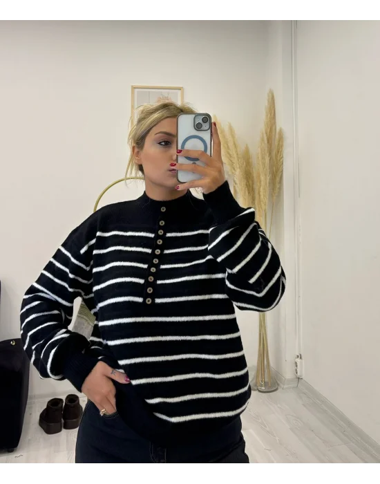 Düğmeli Yaka Çizgili Oversize Kazak