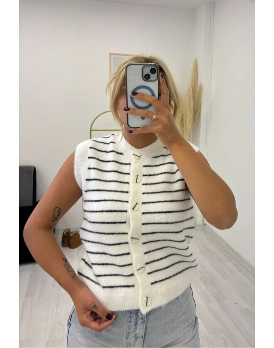 Çizgili Düğmeli Örme Yelek