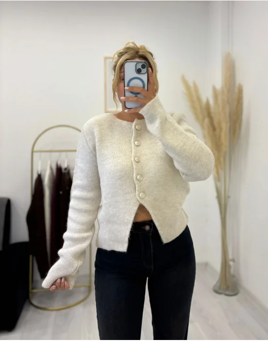 Klasik Kesim Kabartmalı Metal Düğmeli Krem Triko Hırka